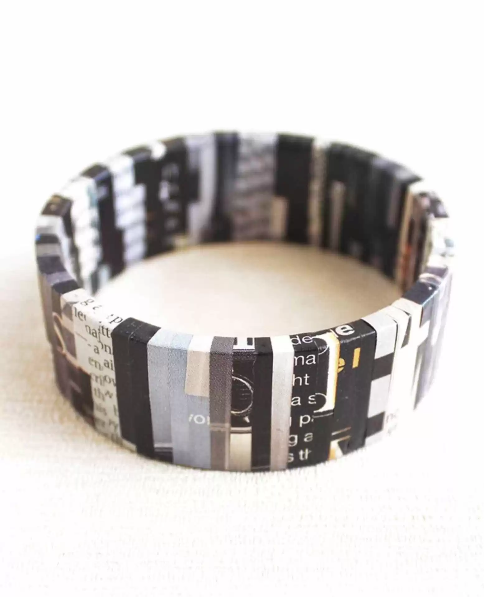 Paper bracelett