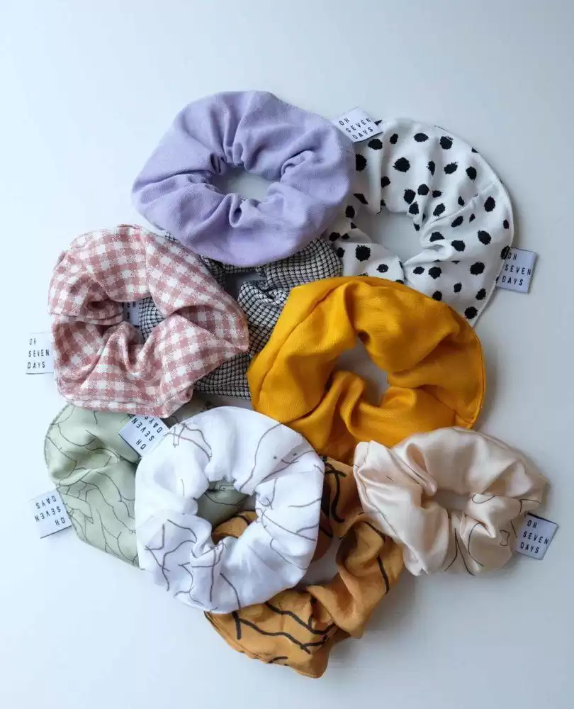 Set of scrunchies