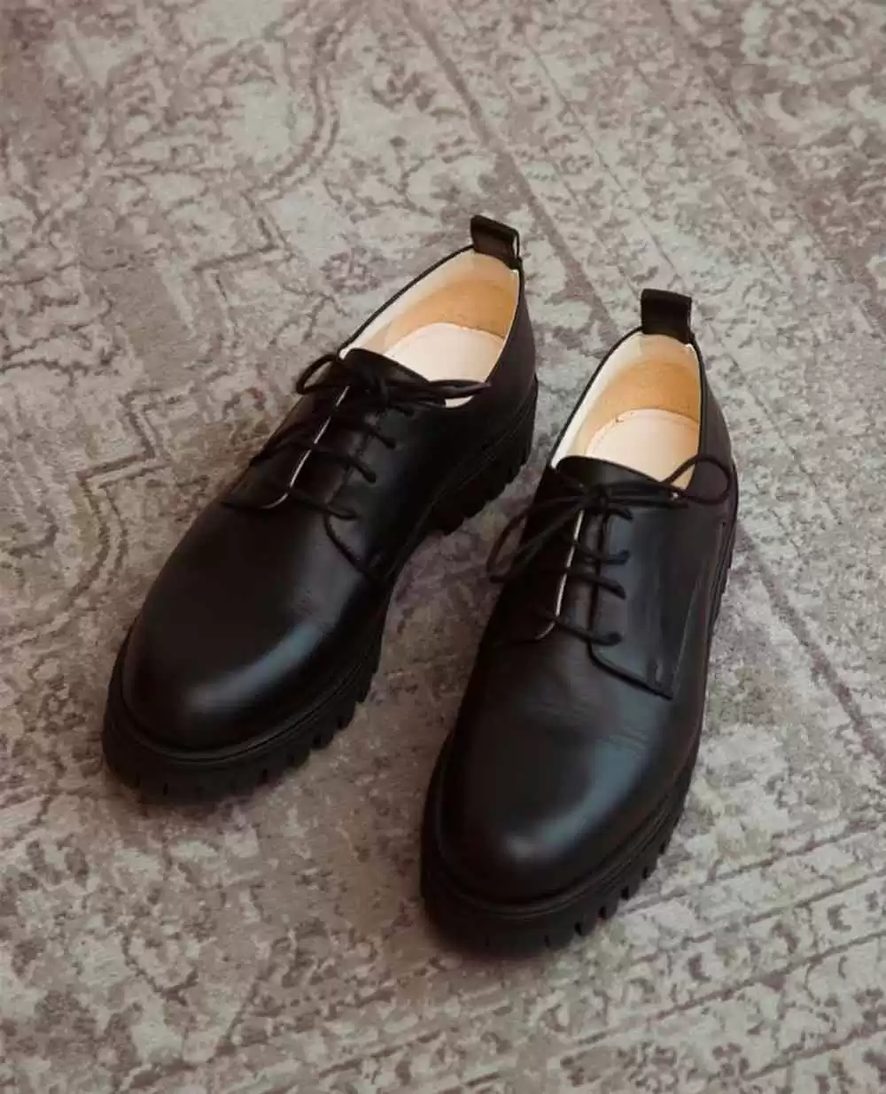 Derby shoe in black