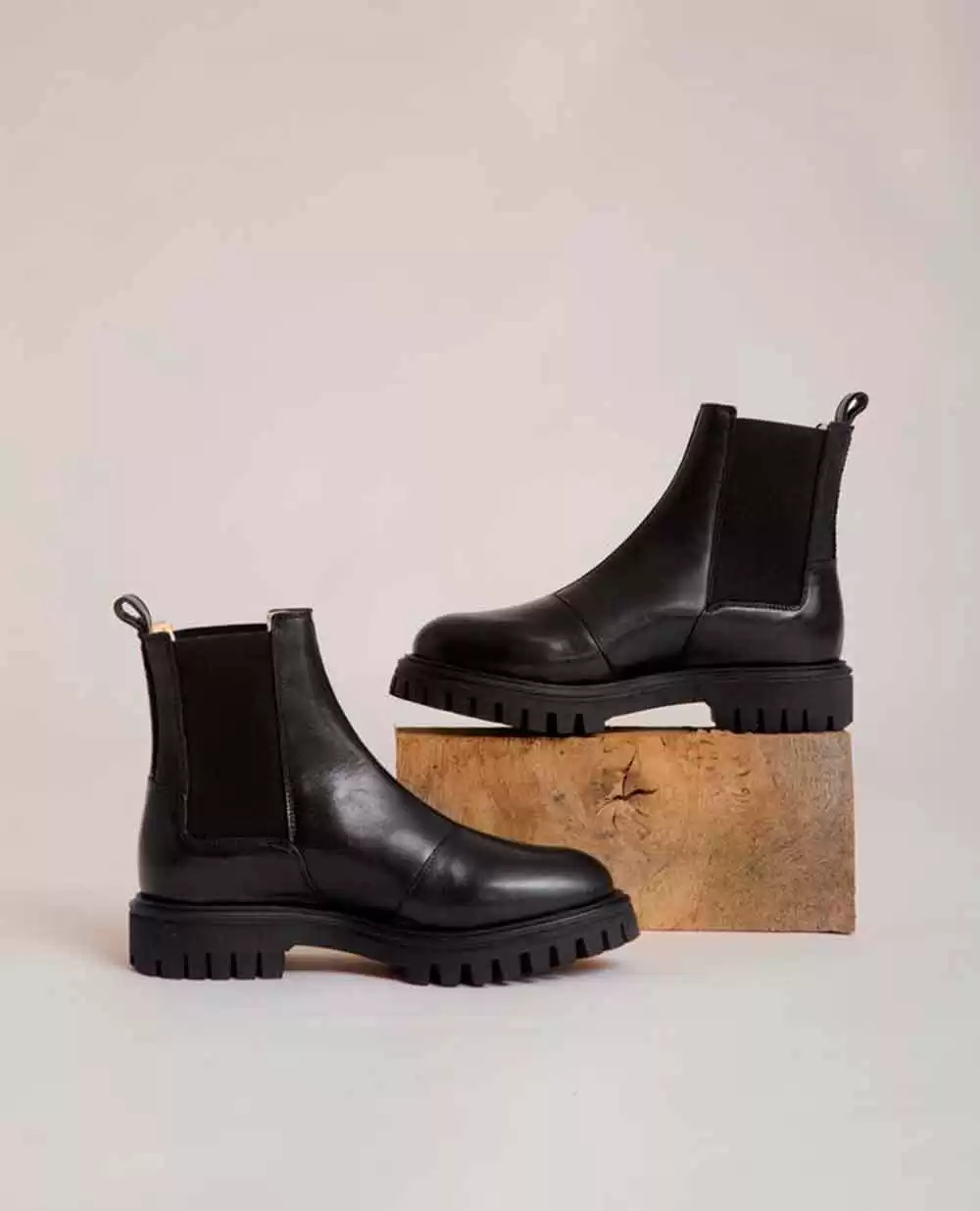 Chelsea boot in black