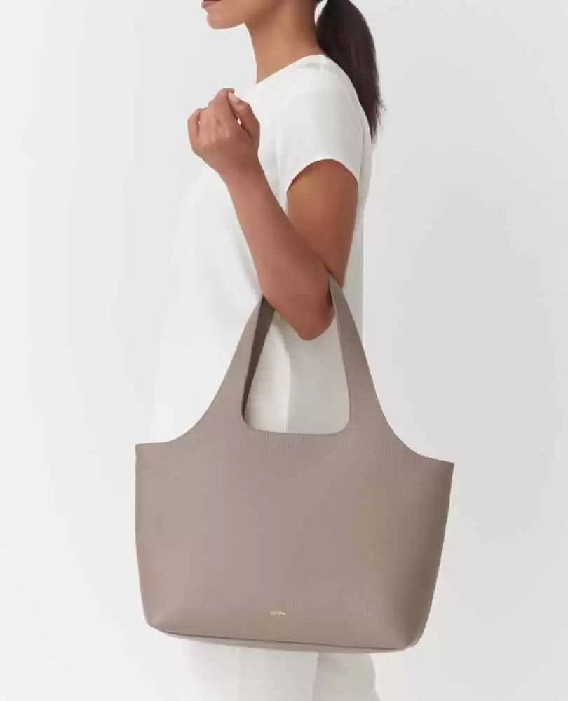 Minimalistic tote