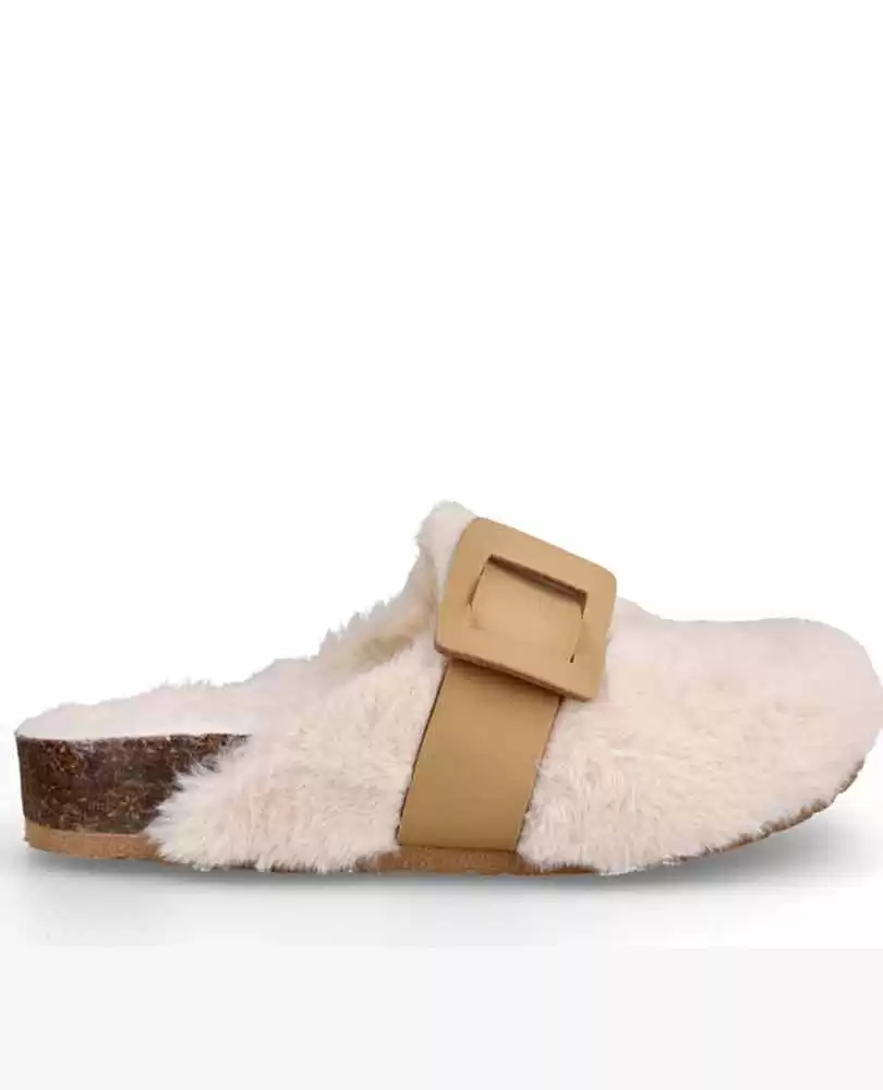 Cozy vegan slippers for women